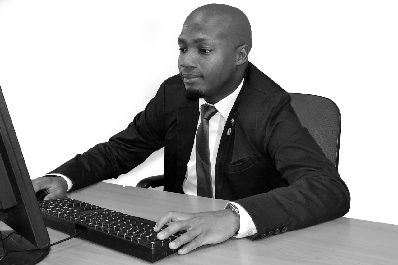 African business, business, working — Where to Buy a Genuine Windows 11 Key